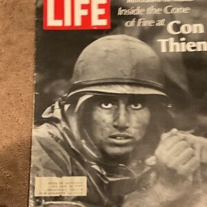LIFE MAGAZINE OCTOBER 27, 1967
DAVID DOUGLAS DUNCAN PHOTOGRAPHS THE MARINES